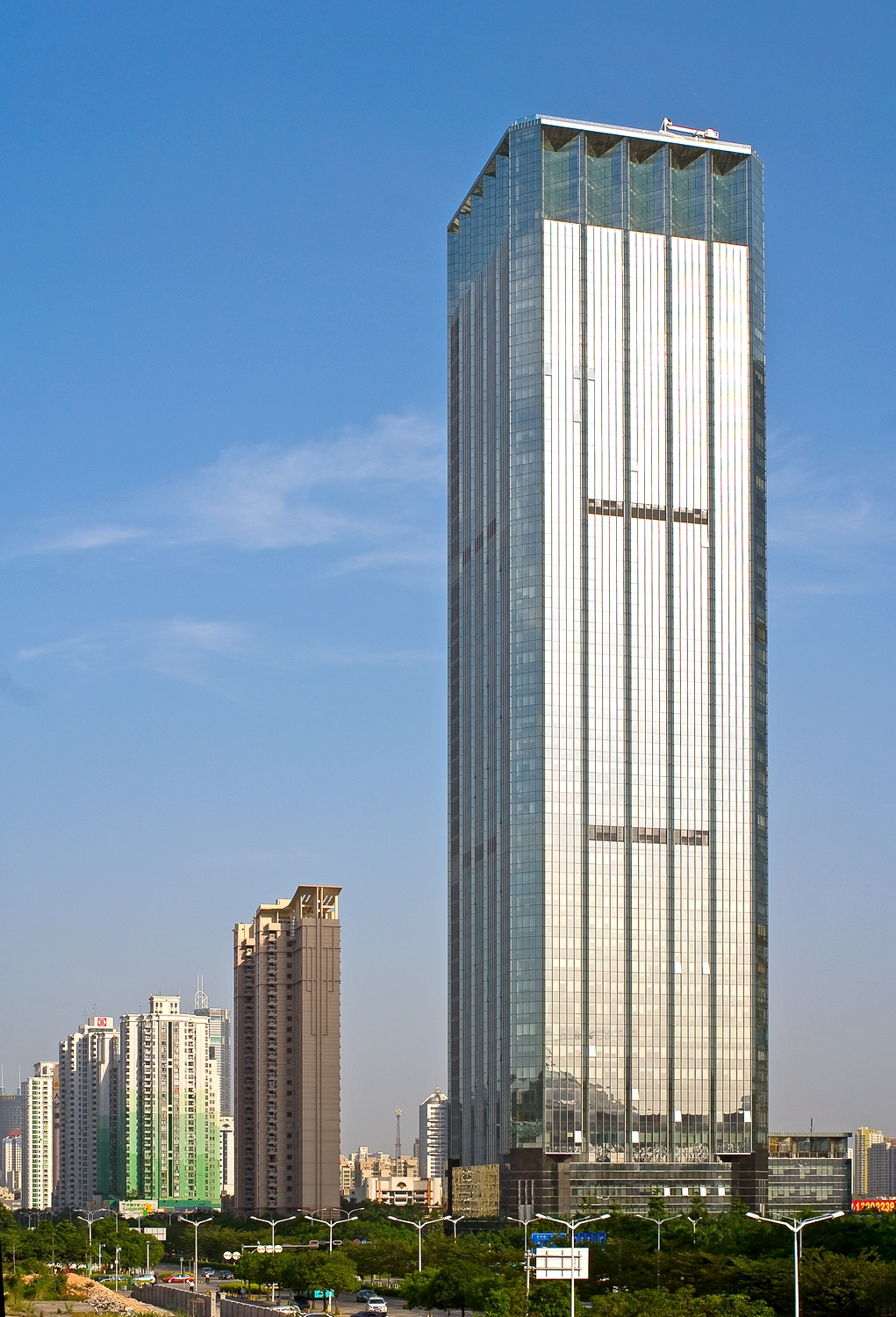 15-深圳榮超經(jīng)貿(mào)中心（2010年度魯班獎(jiǎng)，48層-206米-115247㎡）.jpg